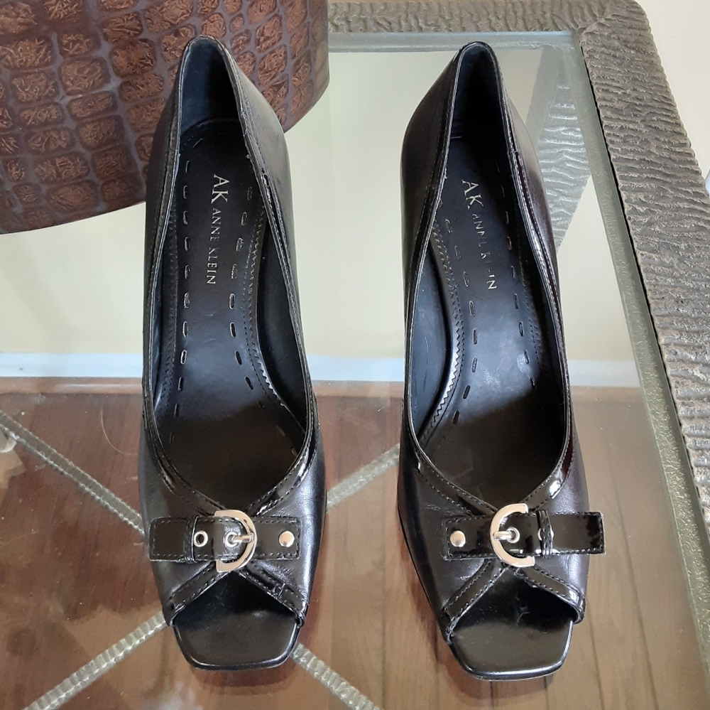 ANNE KLIEN 《Buckle Peep Toe Heel》